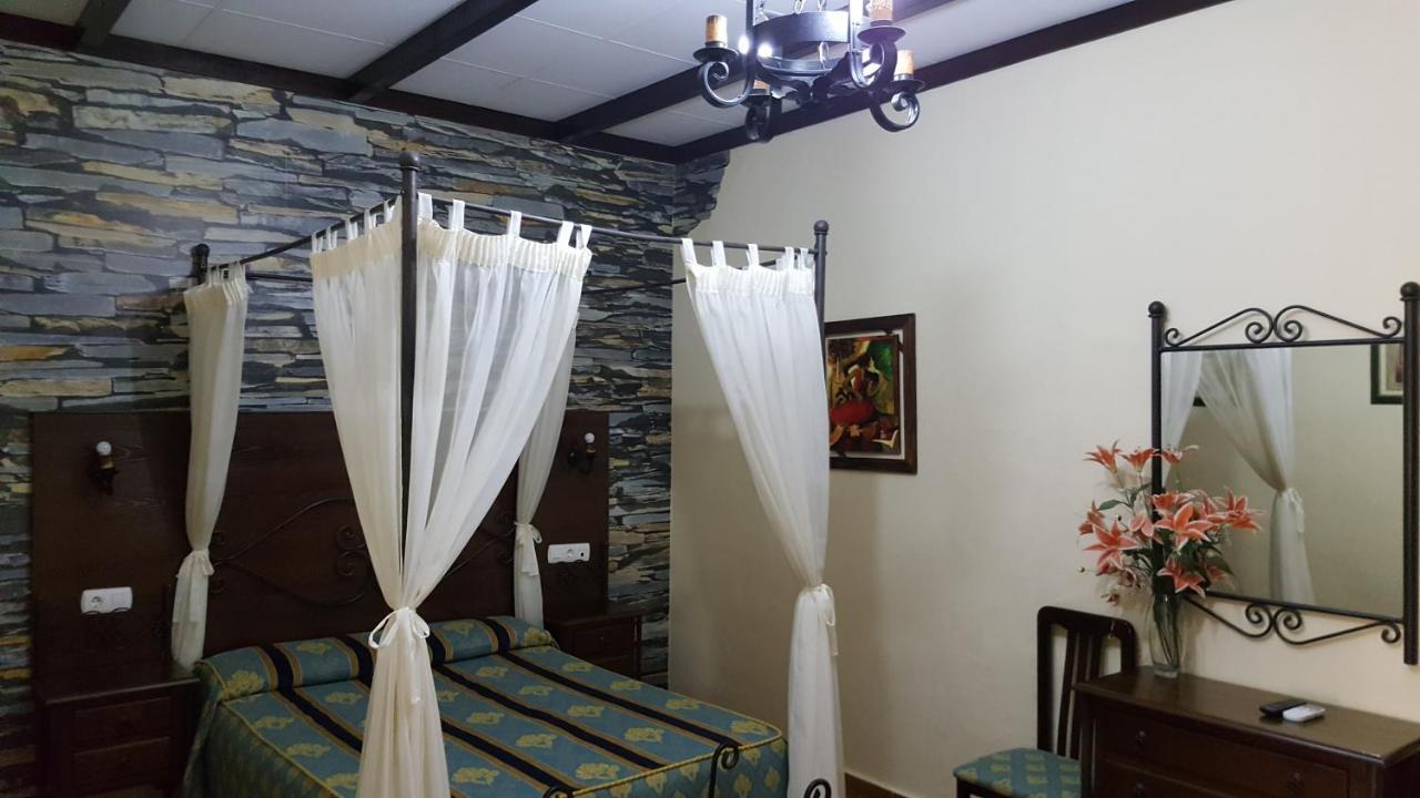 Hostal El Lirio Bollullos Par del Condado Exterior foto